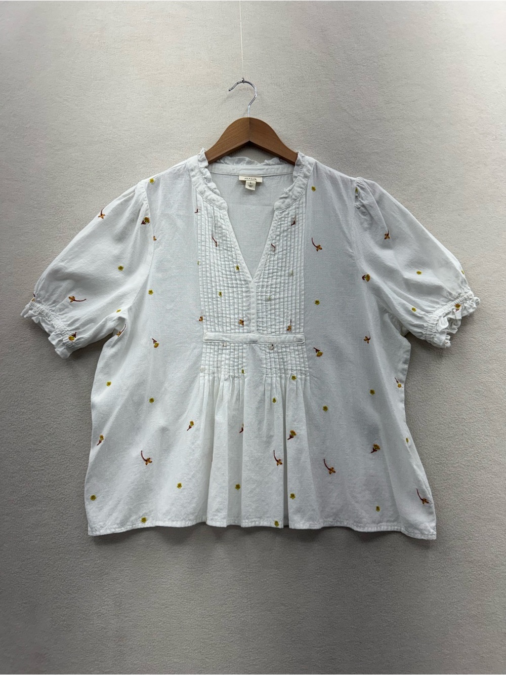 a.n.a Blouse Women’s Large White Embroidered Floral Pleated Linen Blend
